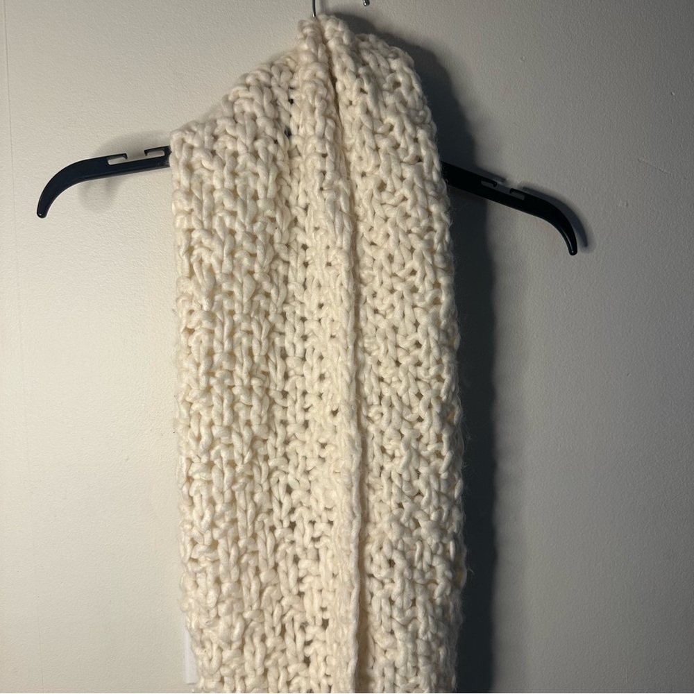 Old Navy Womens Cream Crochet Chunky Knit Infinity Scarf Cottagecore Boho Indie
